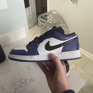 Comes with box and verification card worn 2-3 times great condition. Size 6 GS